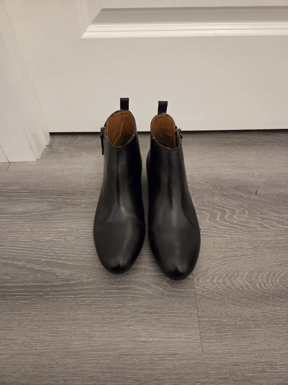 Gap Women's Black Leather Ankle Boots - Sleek Side-Zip Design